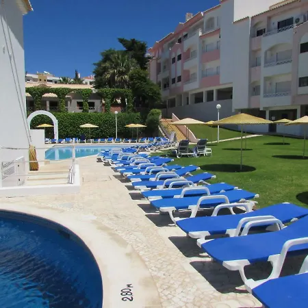 White Rosa - Rocha Beach Апартаменты